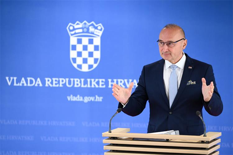 Vlada Republike Hrvatske Grli Radman Napadi Na Povratnike